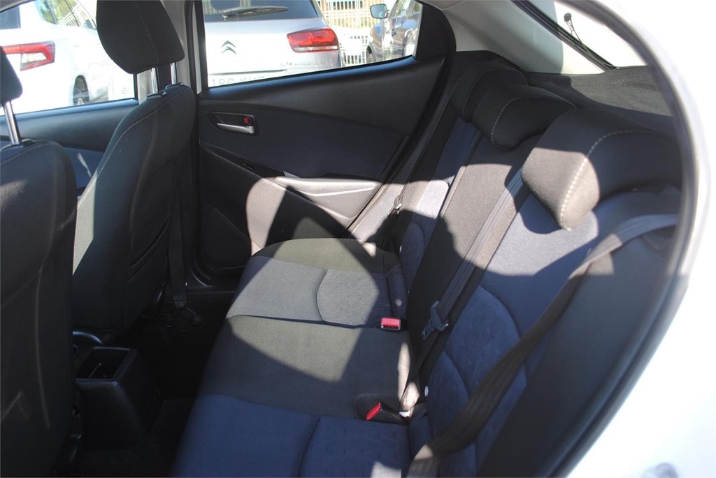 Foto 12 MAZDA 2