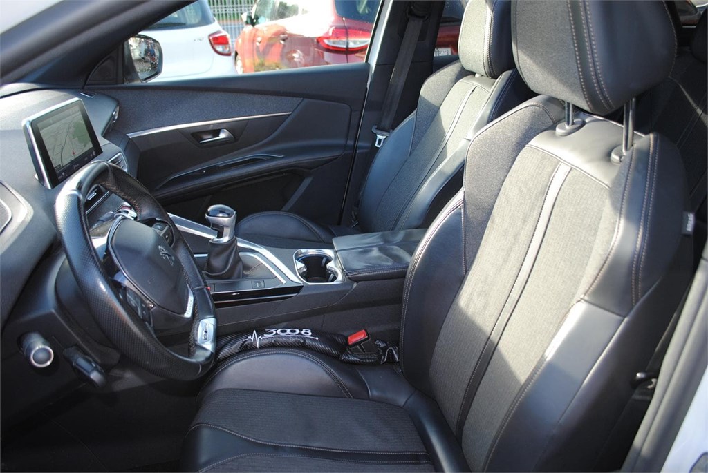 Foto 23 PEUGEOT 3008 1.5 HDI 130 CV