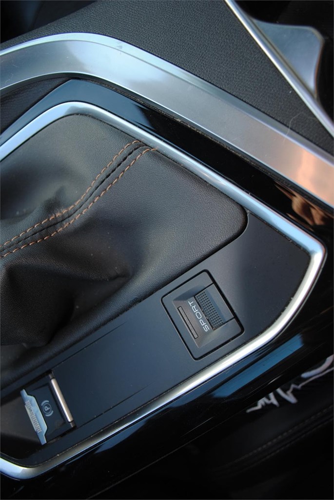 Foto 24 PEUGEOT 3008 1.5 HDI 130 CV