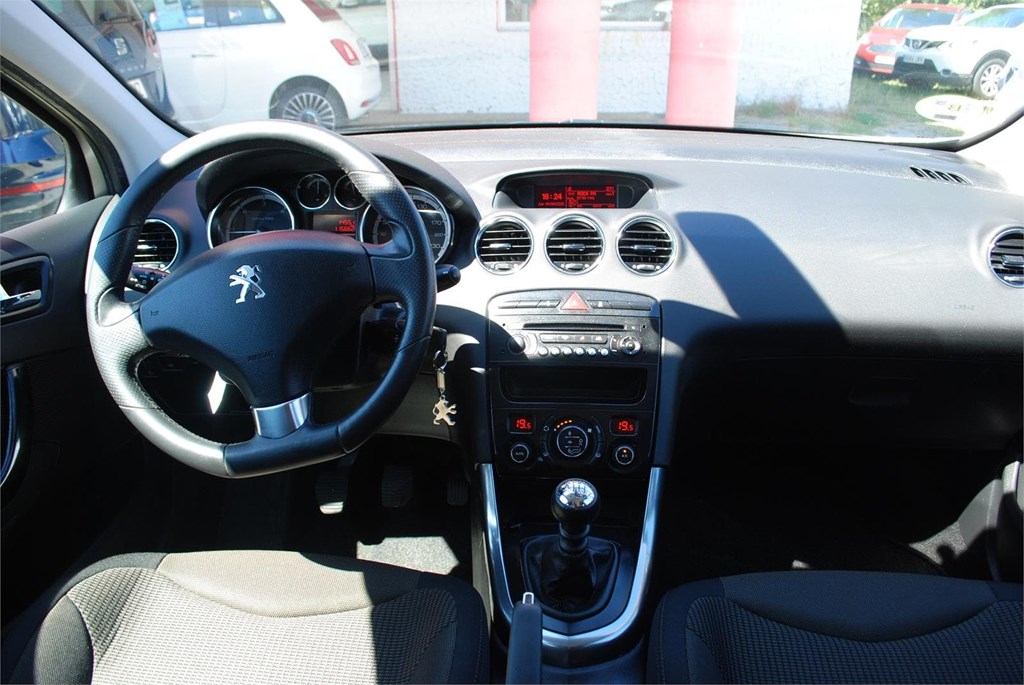 Foto 11 PEUGEOT 308 1.6 eHDI 115 CV 