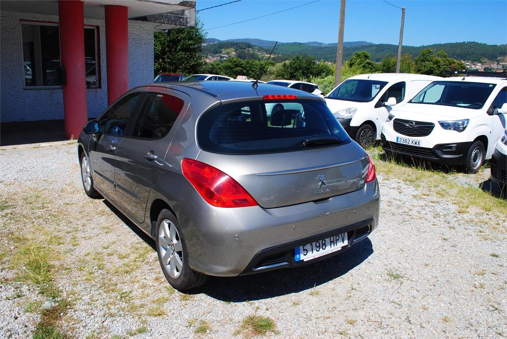 Foto 6 PEUGEOT 308 1.6 eHDI 115 CV 