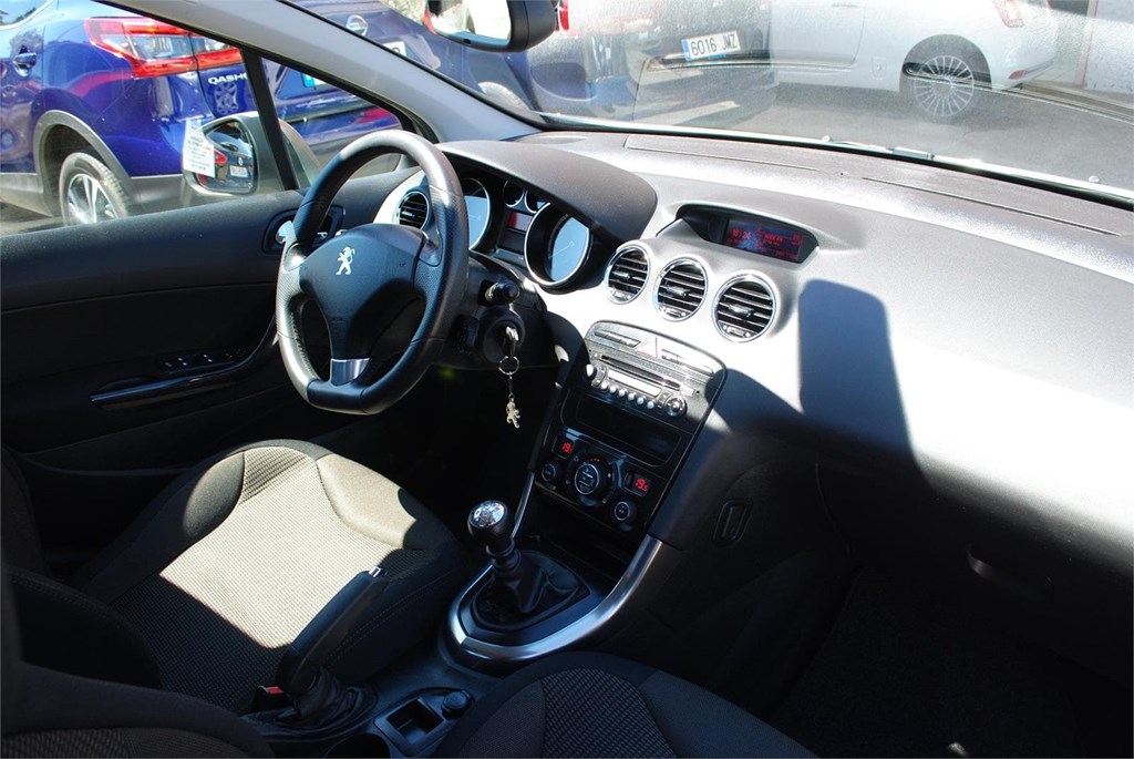 Foto 8 PEUGEOT 308 1.6 eHDI 115 CV 