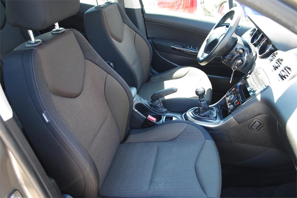 Foto 9 PEUGEOT 308 1.6 eHDI 115 CV 
