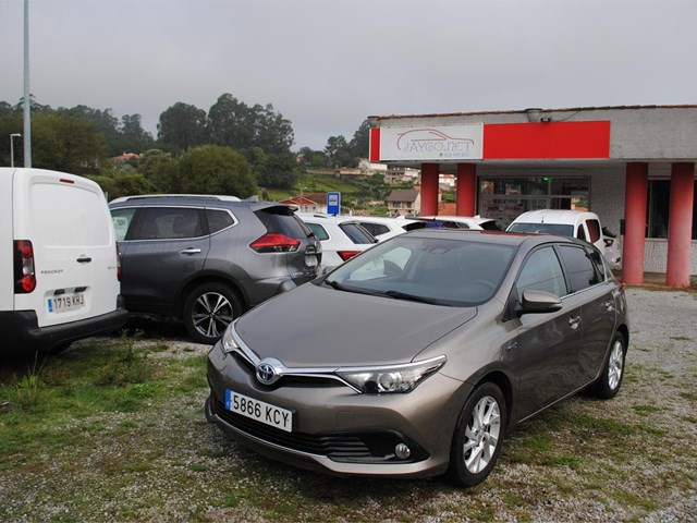 TOYOTA AURIS